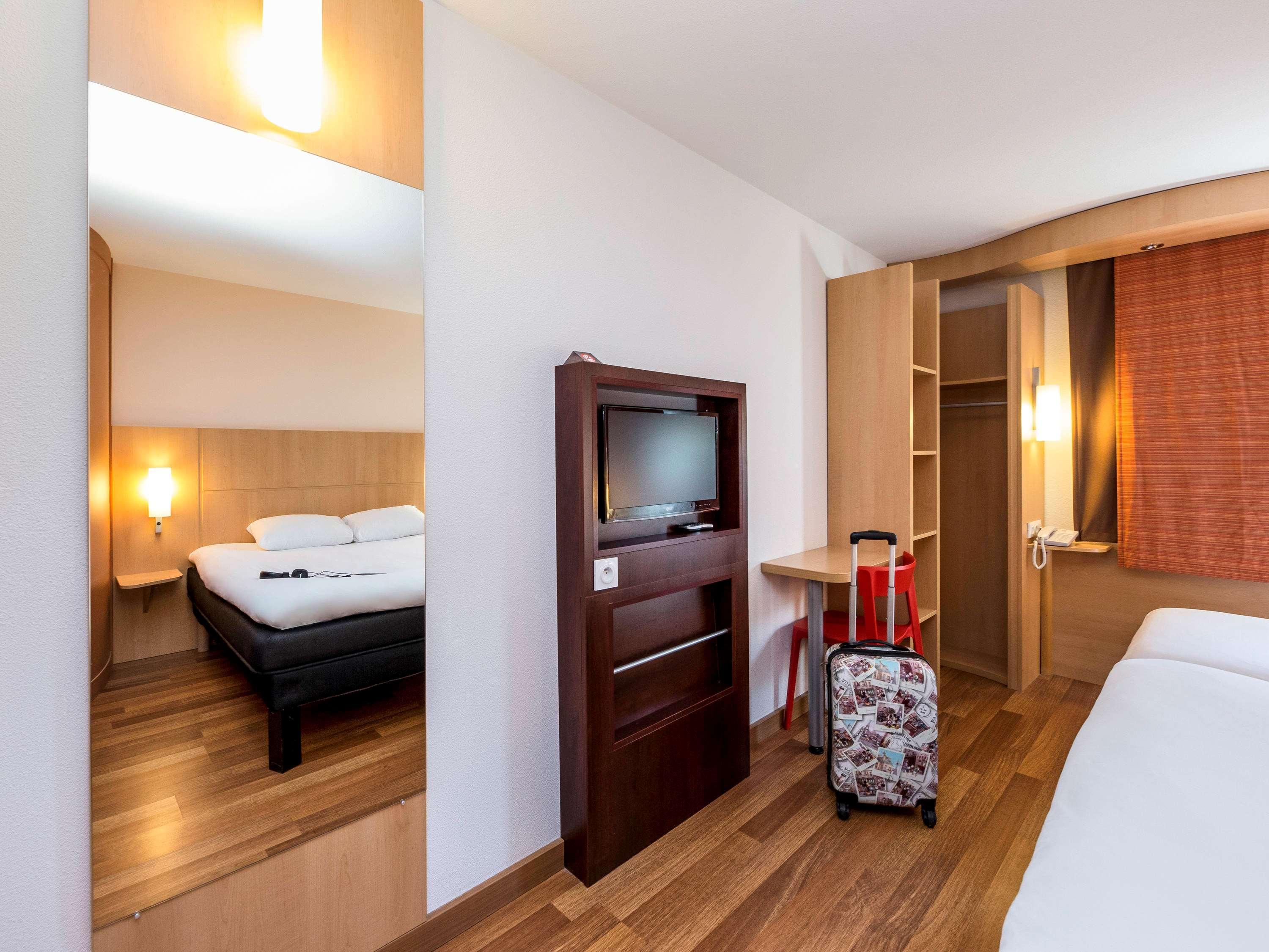 ホテル Ibis シストロン エクステリア 写真
