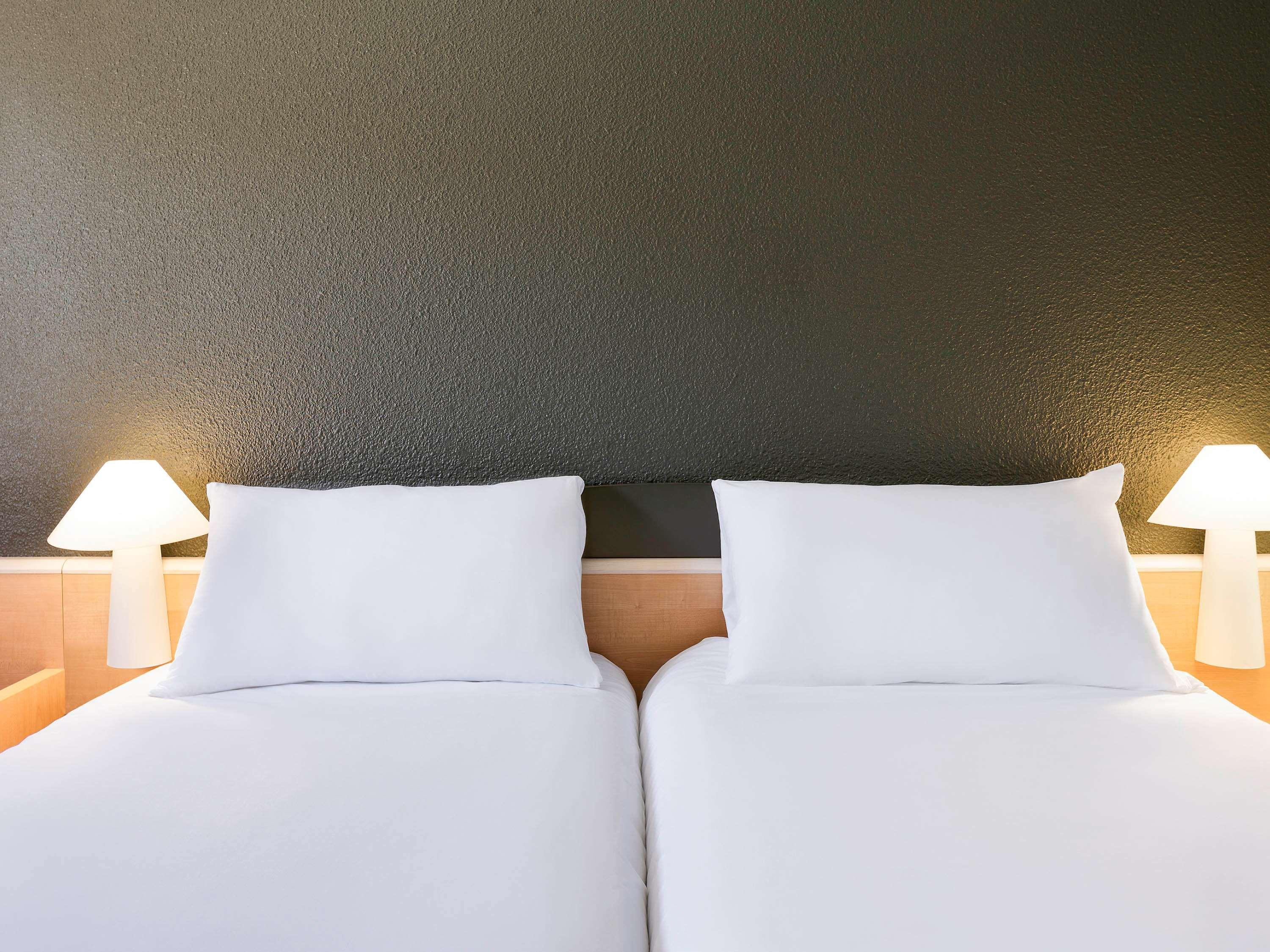 ホテル Ibis シストロン エクステリア 写真