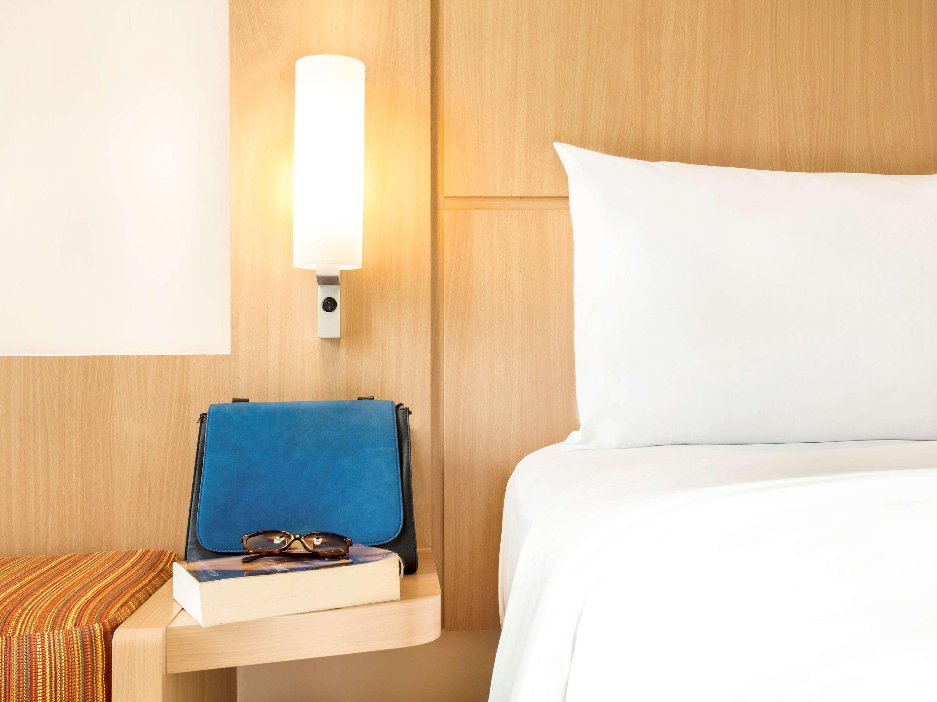 ホテル Ibis シストロン エクステリア 写真